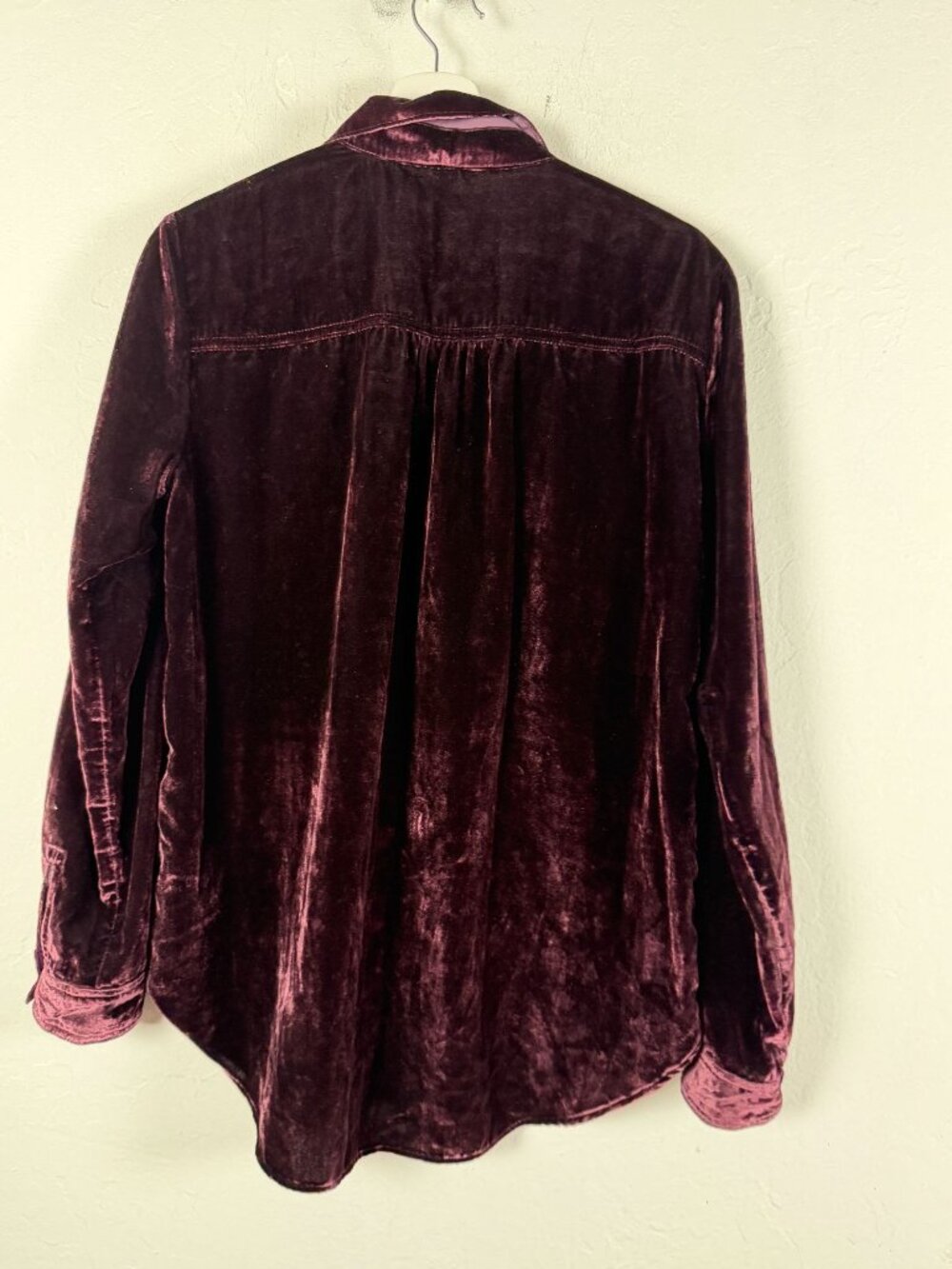 Maeve by Anthropologie Karina Velvet Button Down Shirt Burgundy Metallic Size 10 - Picture 3 of 9